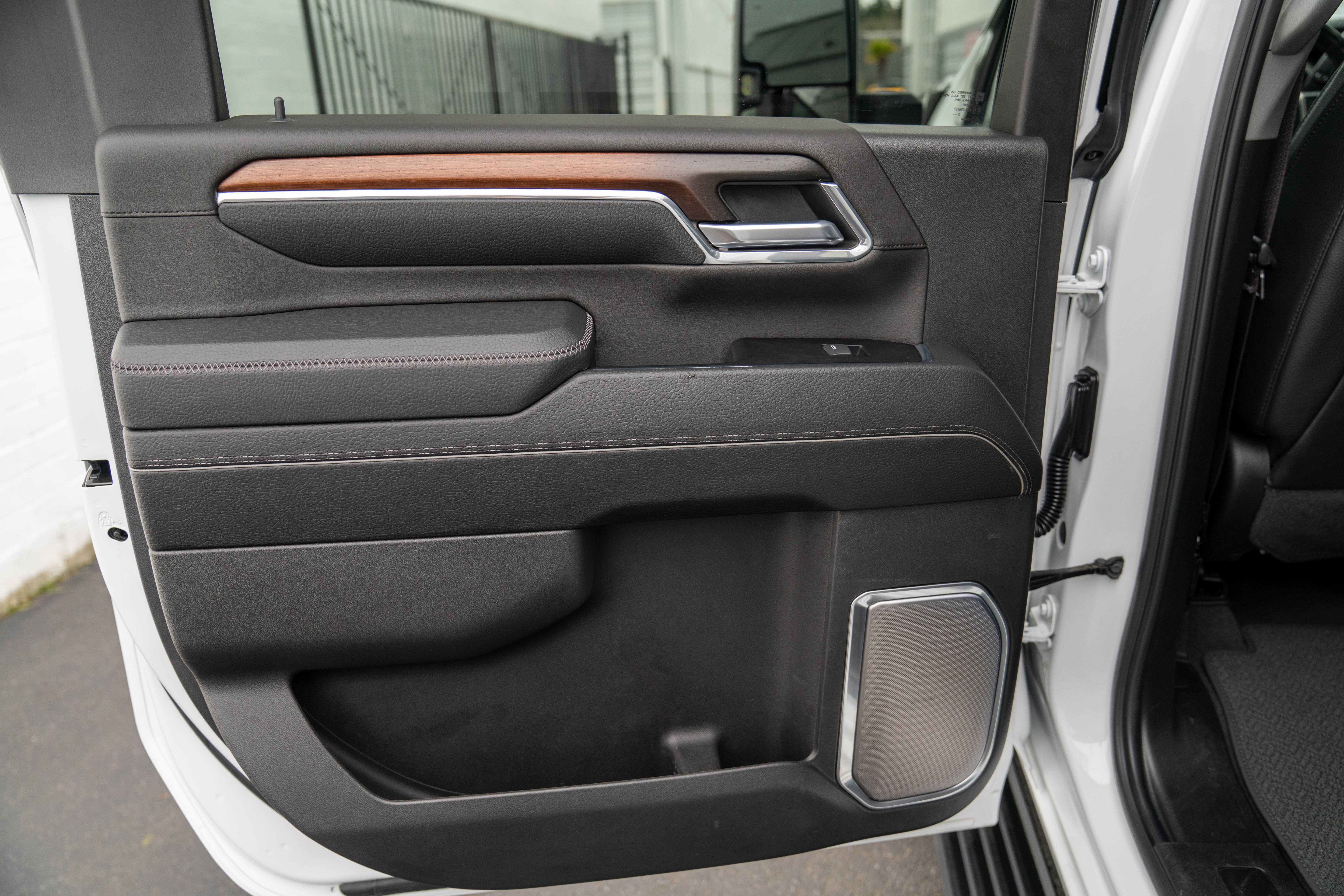 Used 2024 GMC Sierra 3500 Denali w/ Denali Reserve Package image 31