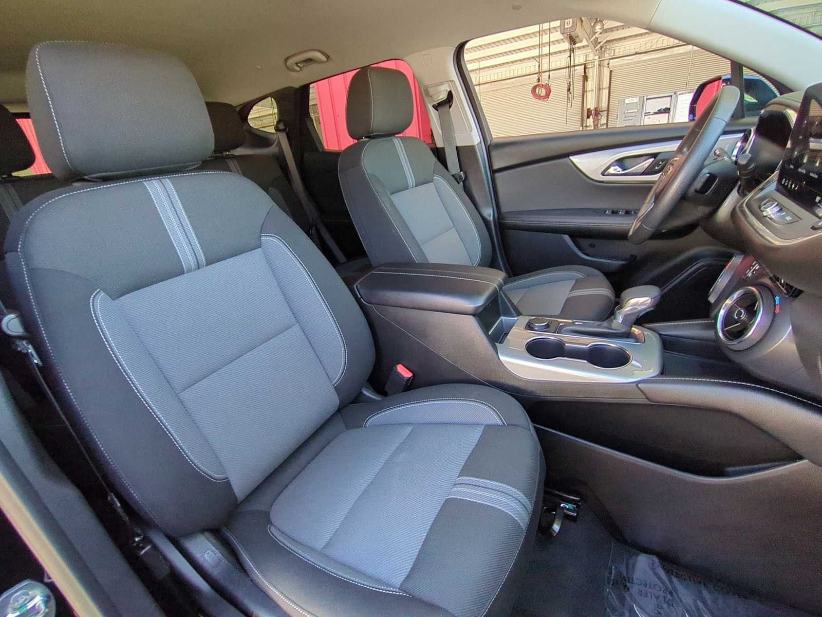 Used 2025 Chevrolet Blazer LT FWD image 26