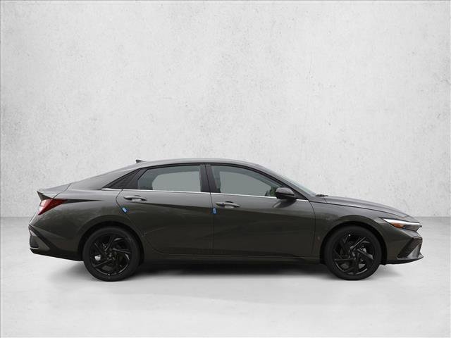 New 2026 Hyundai Elantra SEL Sport FWD image 4