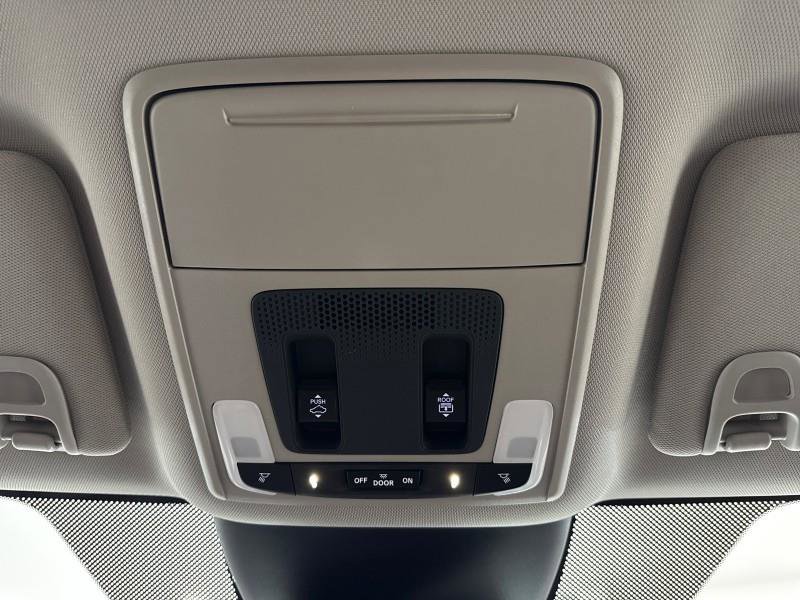 Used 2025 Honda Pilot Elite image 16