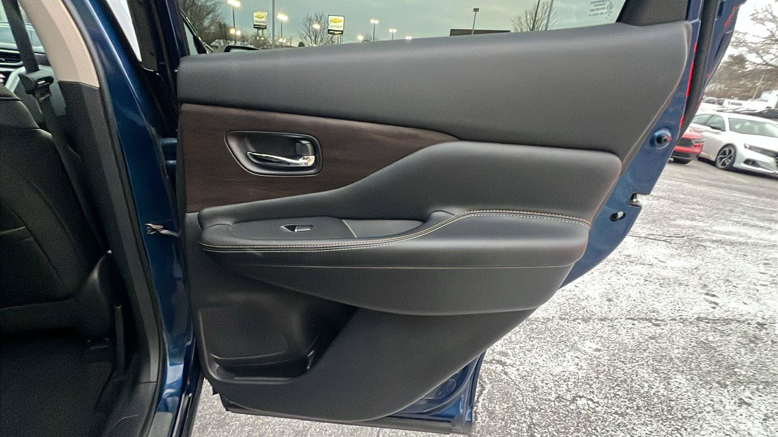 Used 2021 Nissan Murano Platinum w/ Cargo Package AWD/4WD image 14