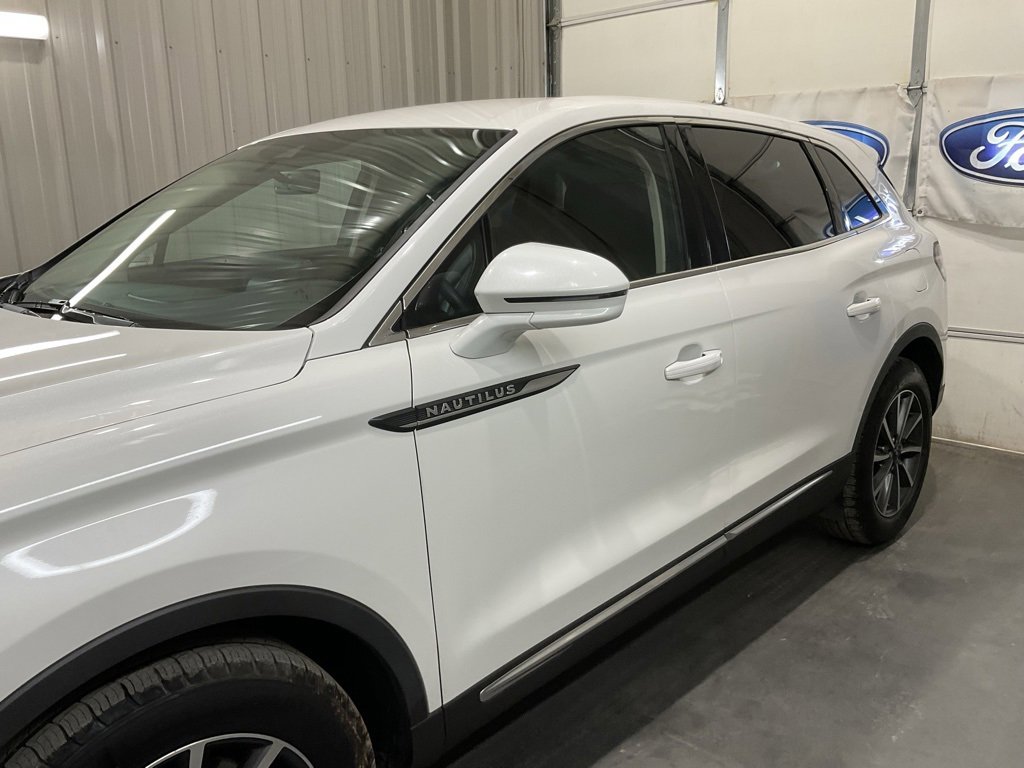 Used 2022 Lincoln Nautilus Standard image 5