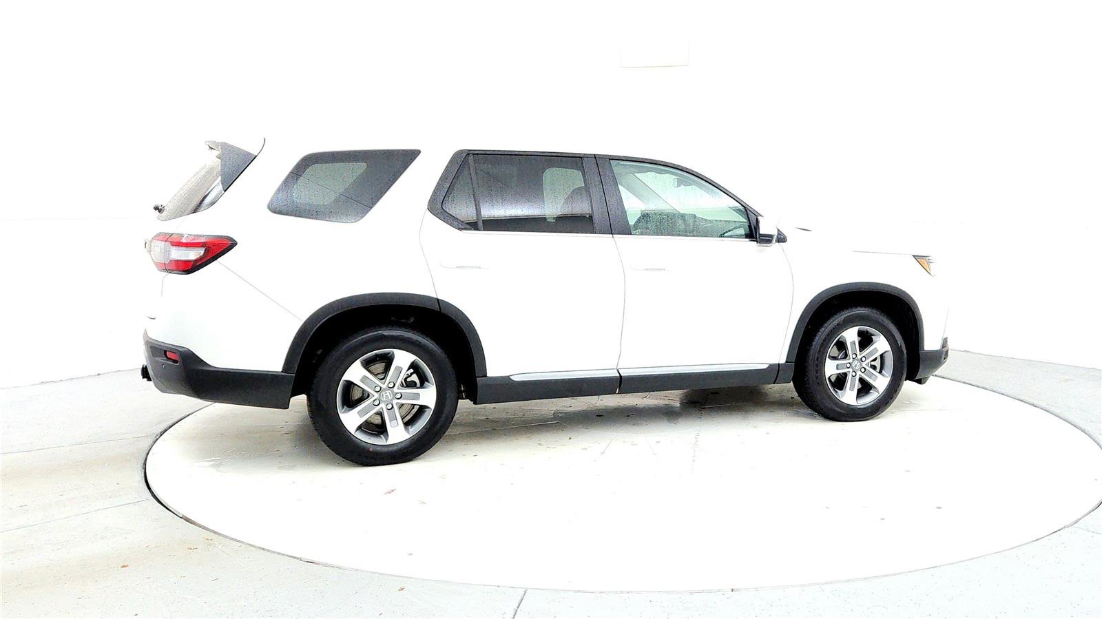 Used 2025 Honda Pilot EX-L image 6