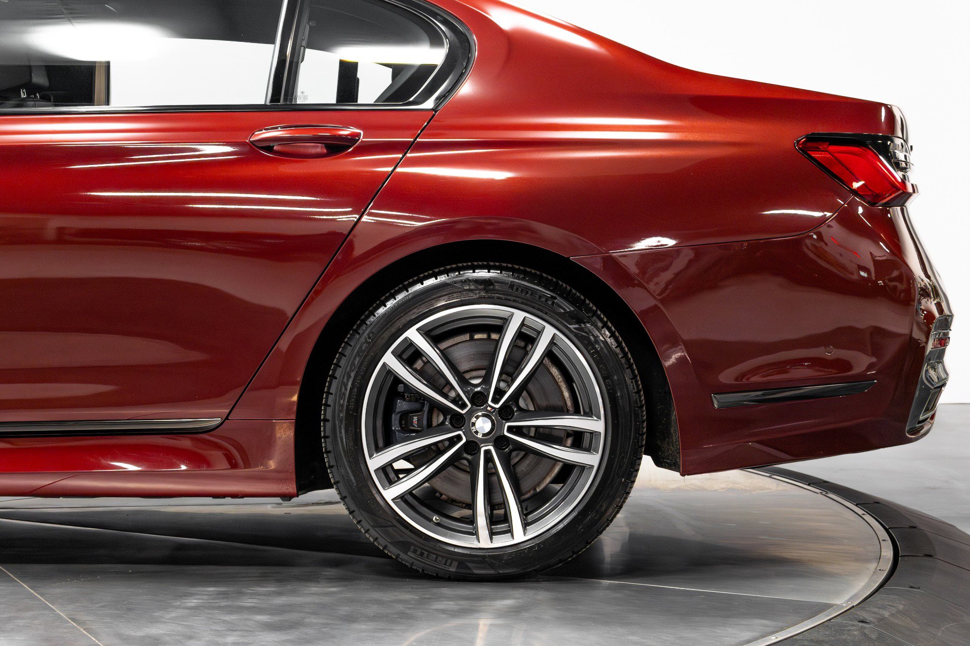 Used 2020 BMW 750i xDrive w/ Executive Package image 38