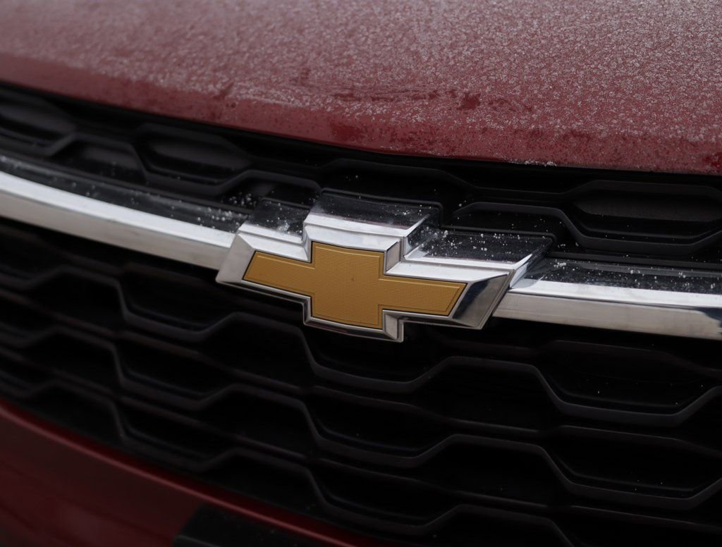 Used 2025 Chevrolet Trax LT w/ LT Convenience Package image 29