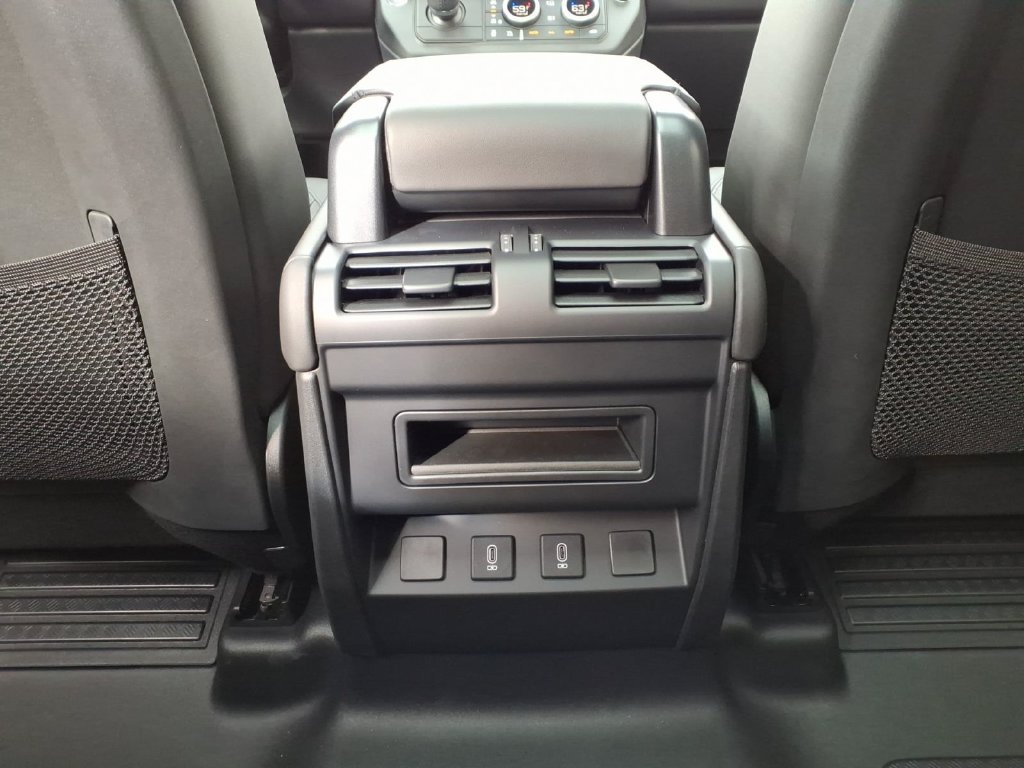 New 2026 Land Rover Defender 110 X-Dynamic SE AWD/4WD image 25