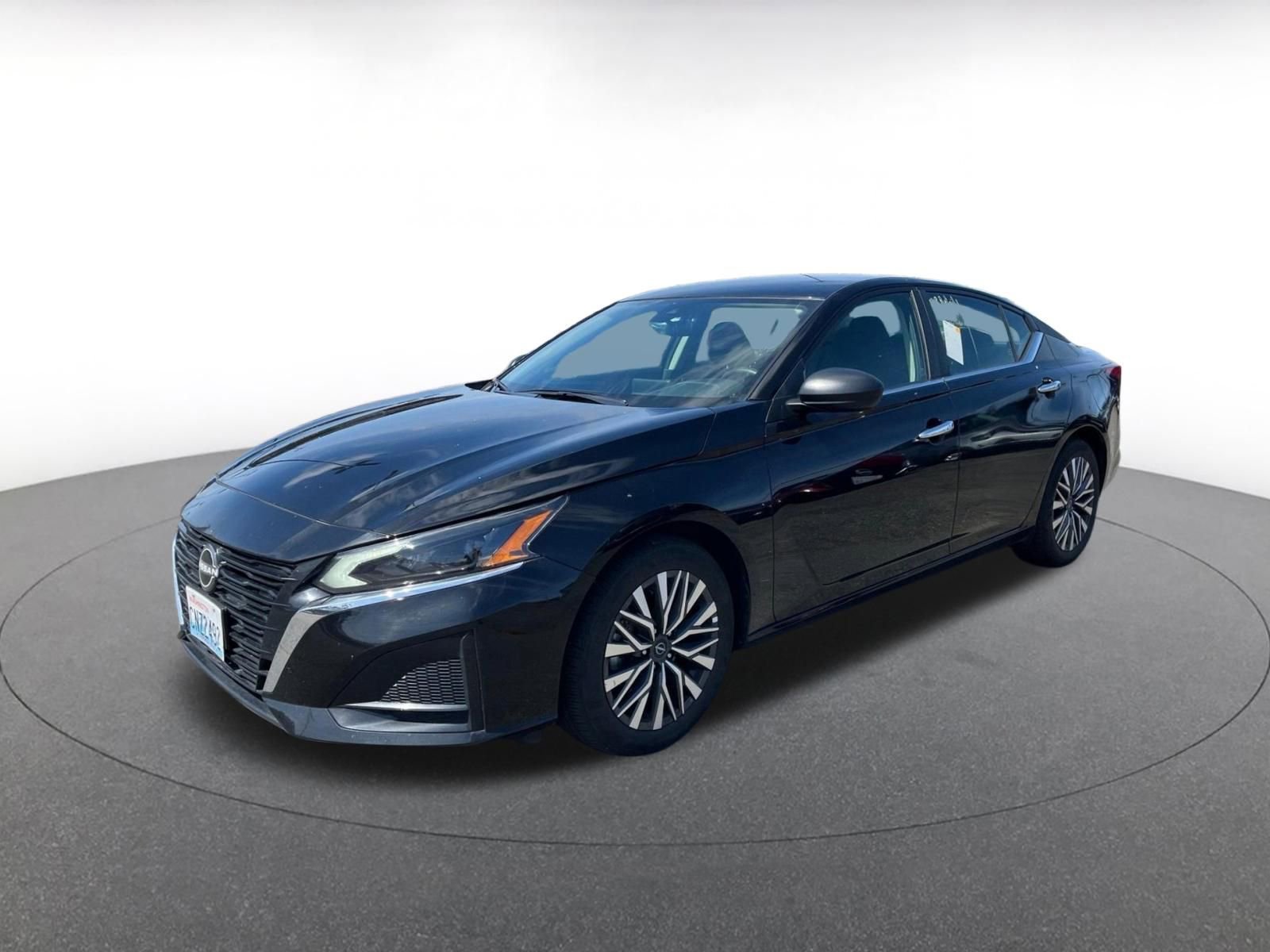 Used 2025 Nissan Altima 2.5 SV FWD image 3