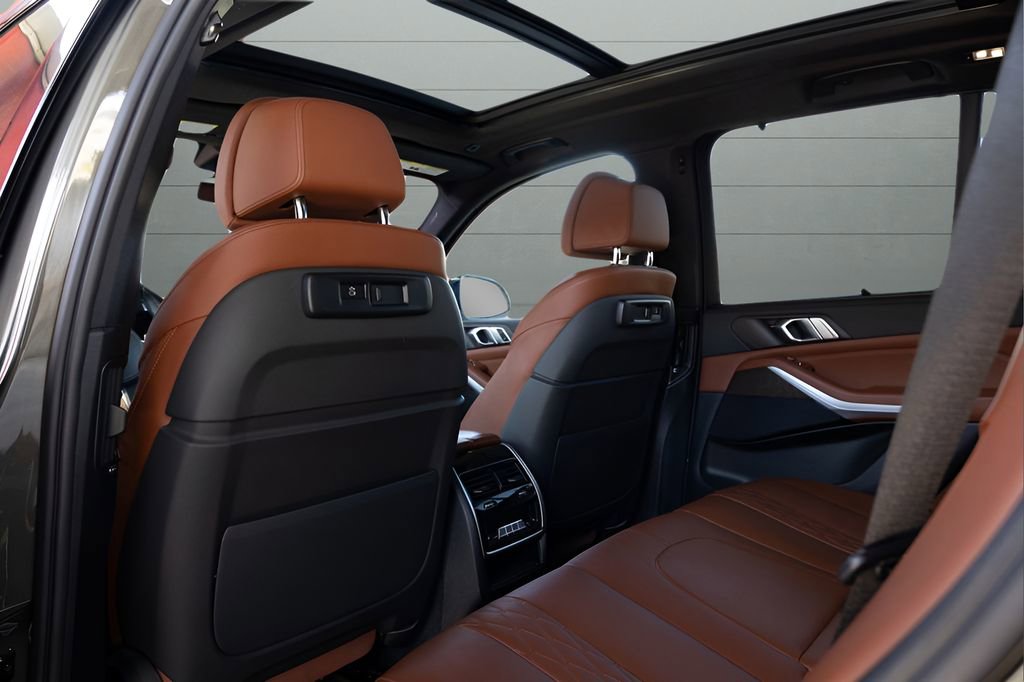 Used 2022 BMW X5 xDrive40i w/ M Sport Package AWD/4WD image 53