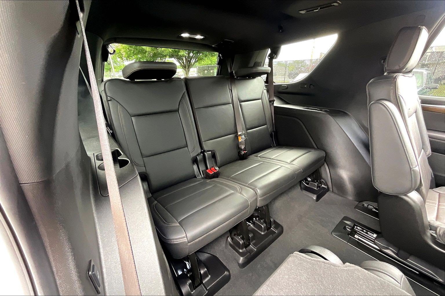 Used 2026 Chevrolet Tahoe High Country AWD/4WD image 32
