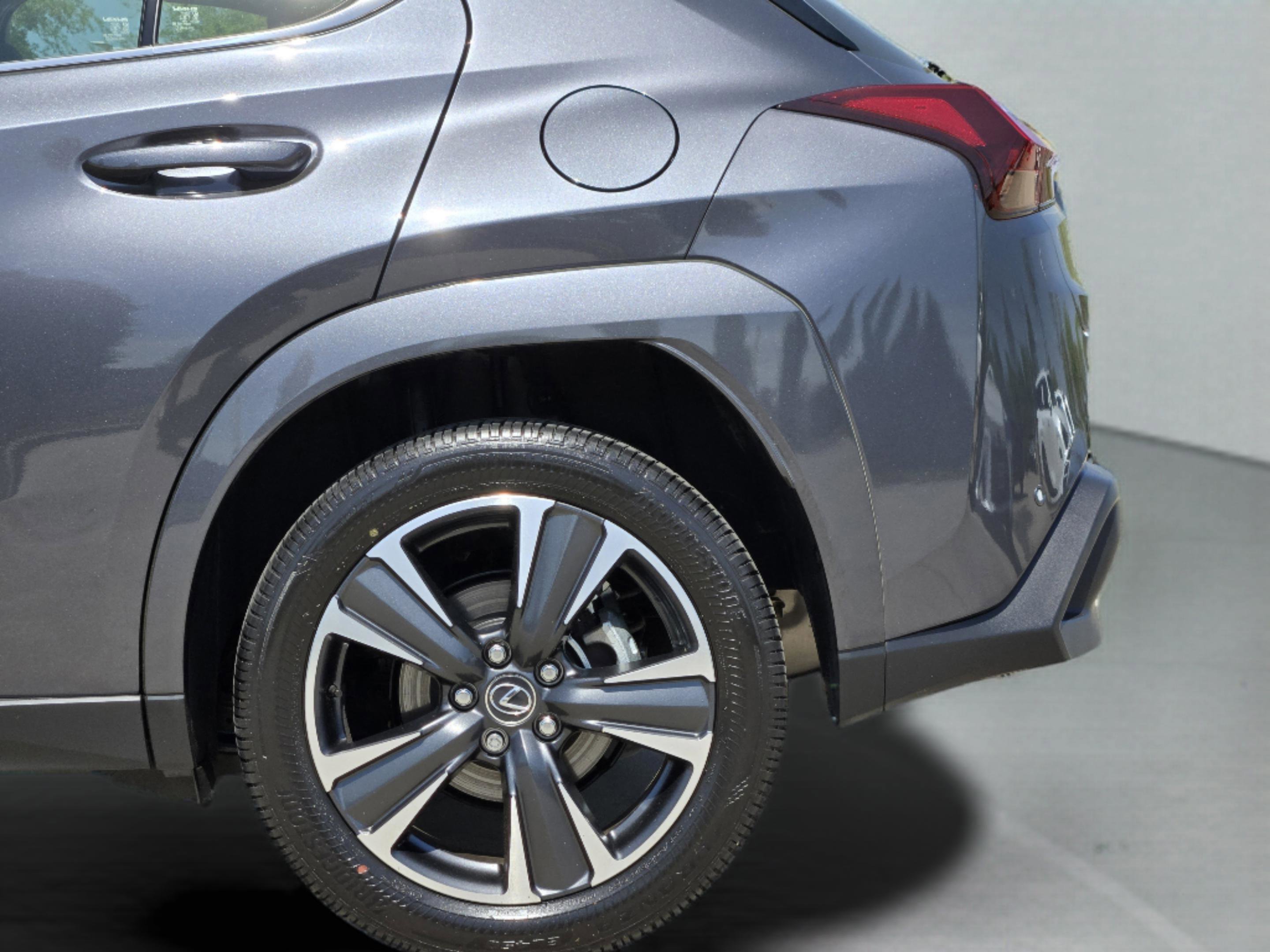 Certified 2025 Lexus UX 300h FWD w/ Accessory Package (Z1) image 39