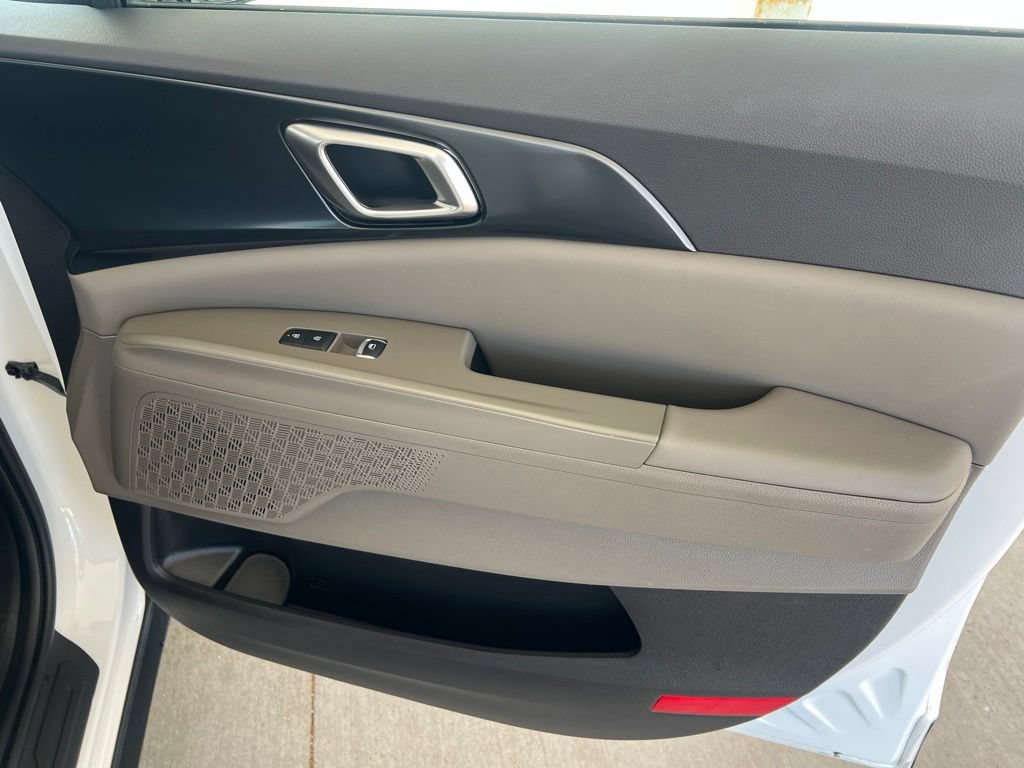Certified 2025 Kia Carnival FWD image 19
