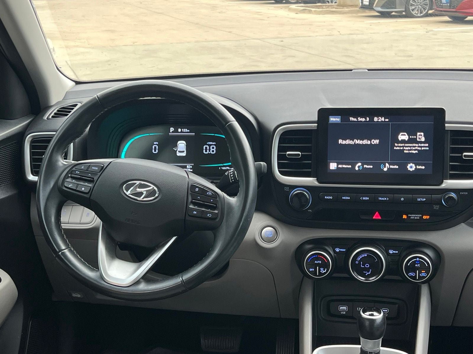 Certified 2025 Hyundai Venue SEL FWD image 19
