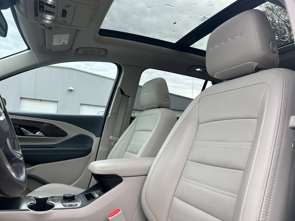 Used 2022 GMC Terrain Denali w/ Denali Premium Package image 22