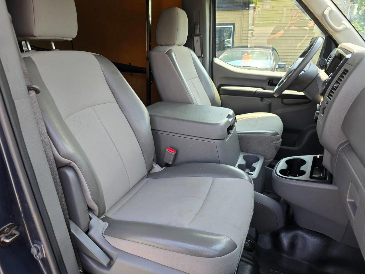 Used 2017 Nissan NV 2500 SL image 25