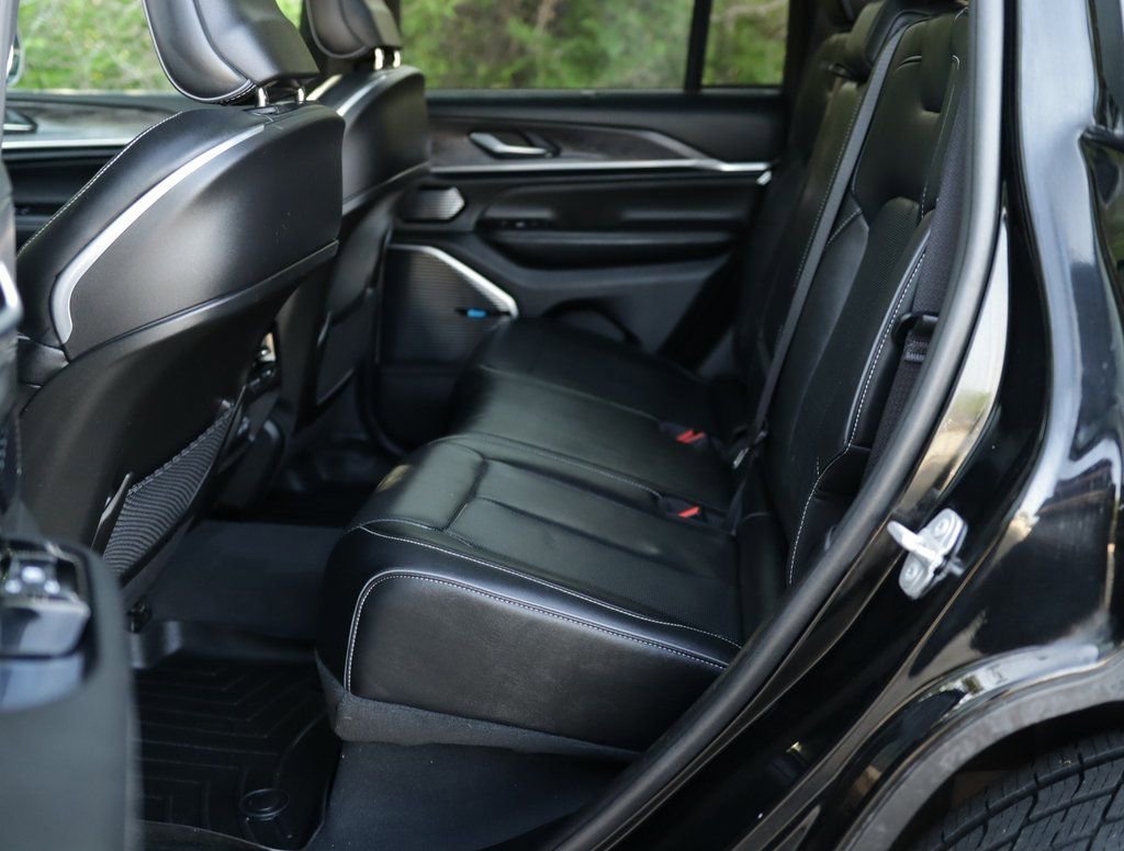 Used 2022 Jeep Grand Cherokee Overland w/ Luxury Tech Group IV image 34