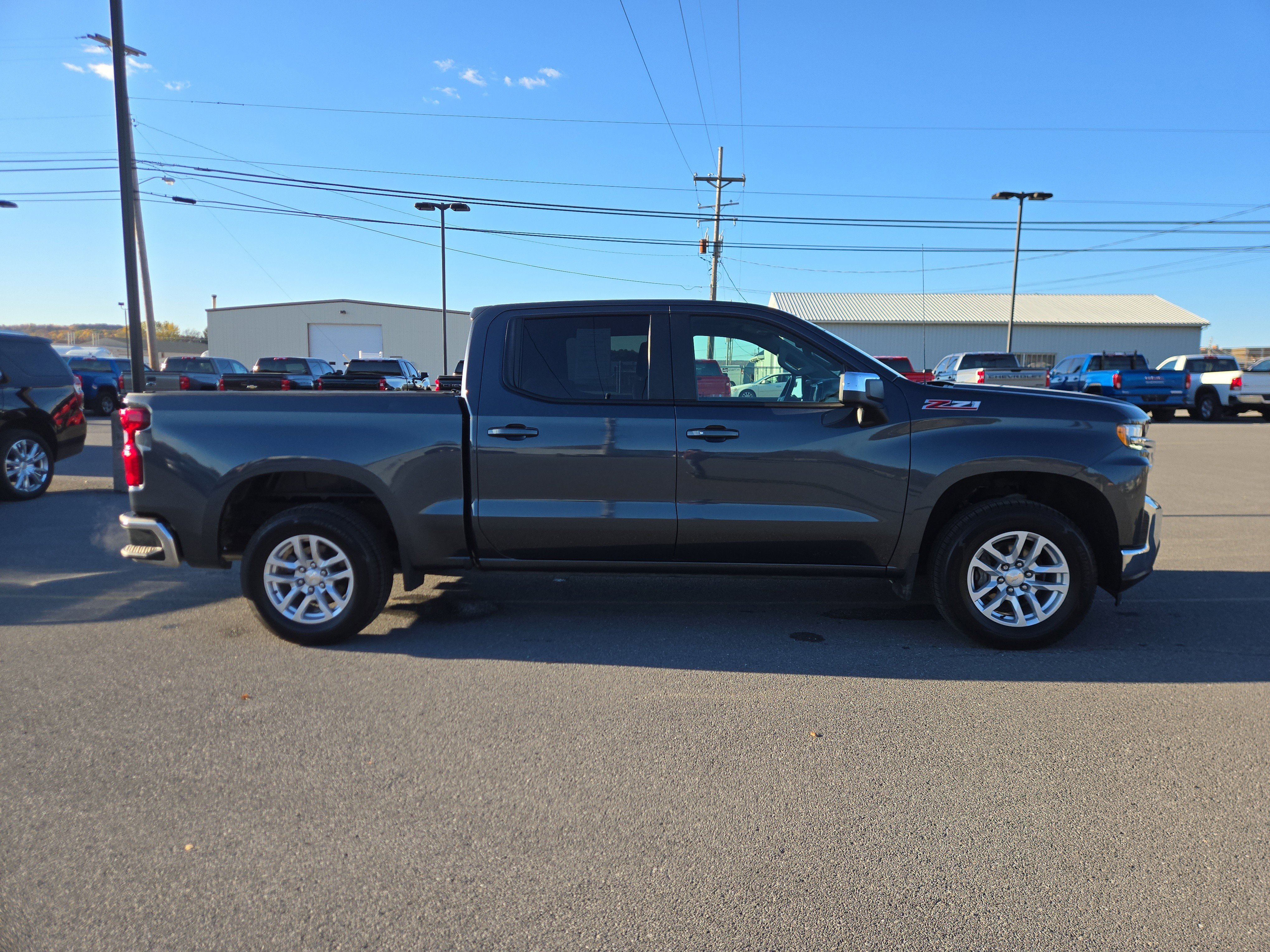 Used 2022 Chevrolet Silverado 1500 LT w/ Z71 Off-Road Package image 2
