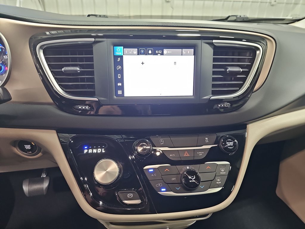 Used 2023 Chrysler Voyager LX FWD image 20