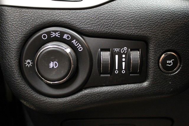 Used 2015 Jeep Cherokee Trailhawk w/ Comfort/Convenience Group AWD/4WD image 21
