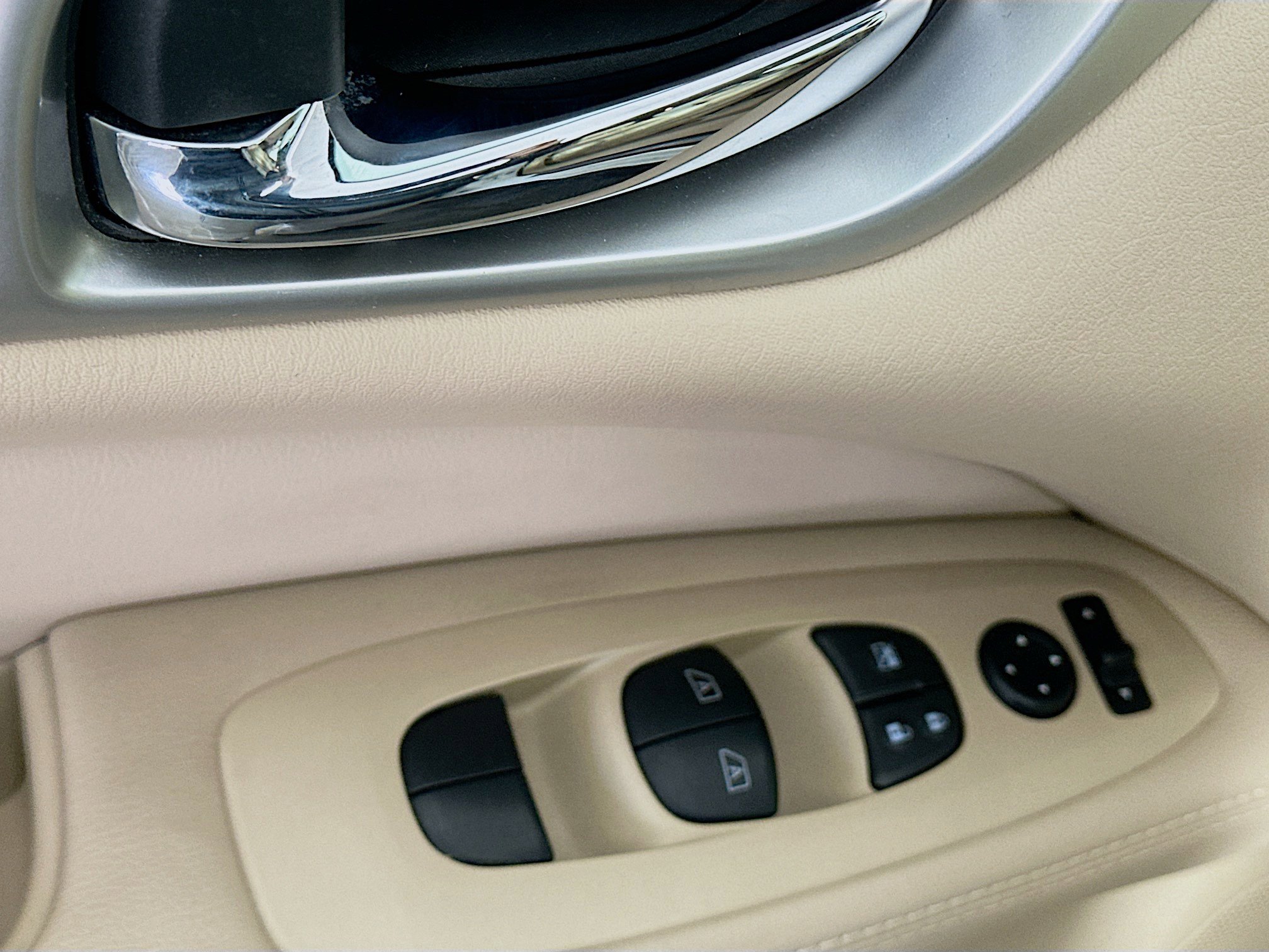 Used 2014 Nissan Pathfinder Platinum image 15