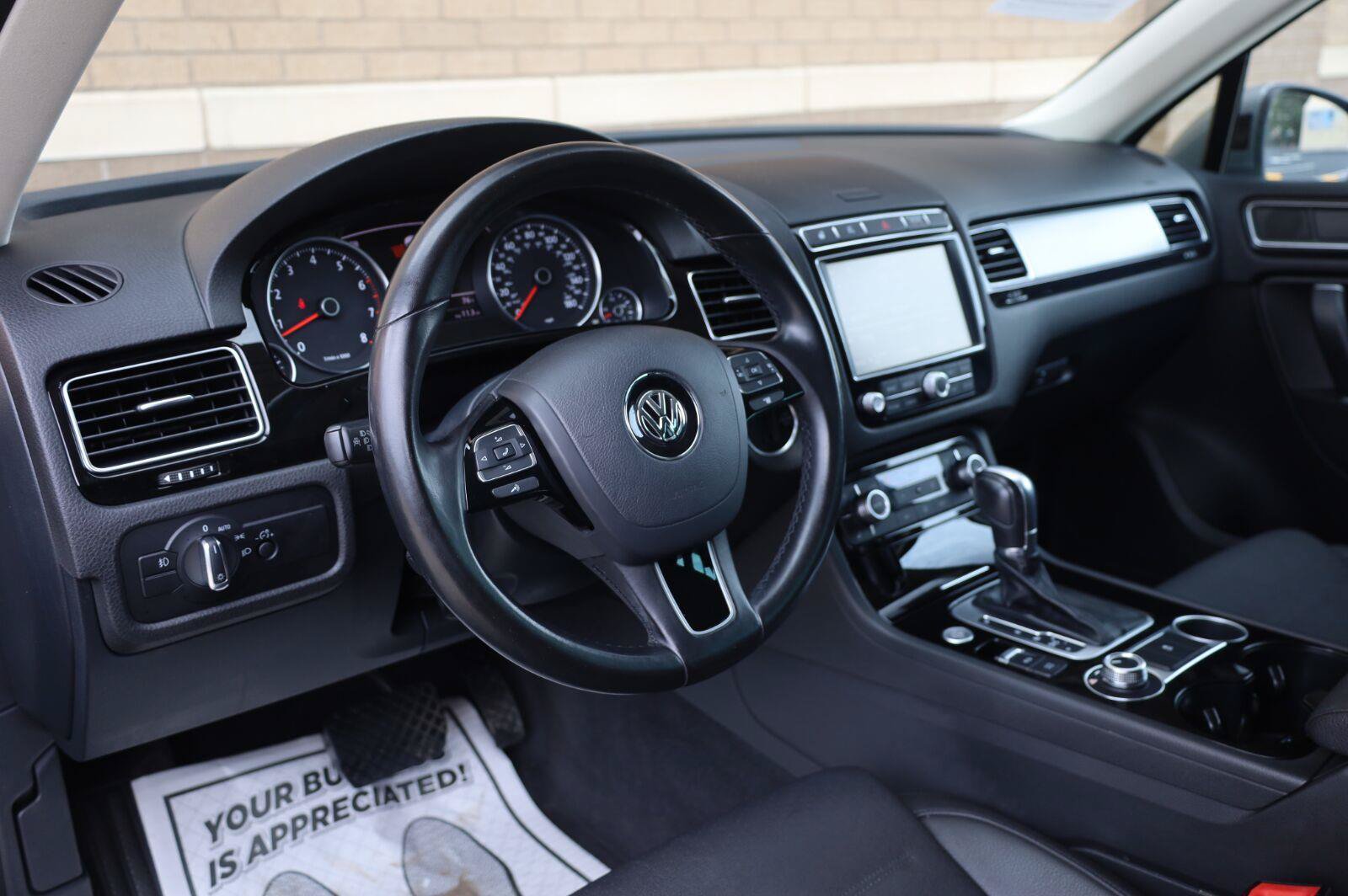 Used 2017 Volkswagen Touareg Sport AWD/4WD image 13