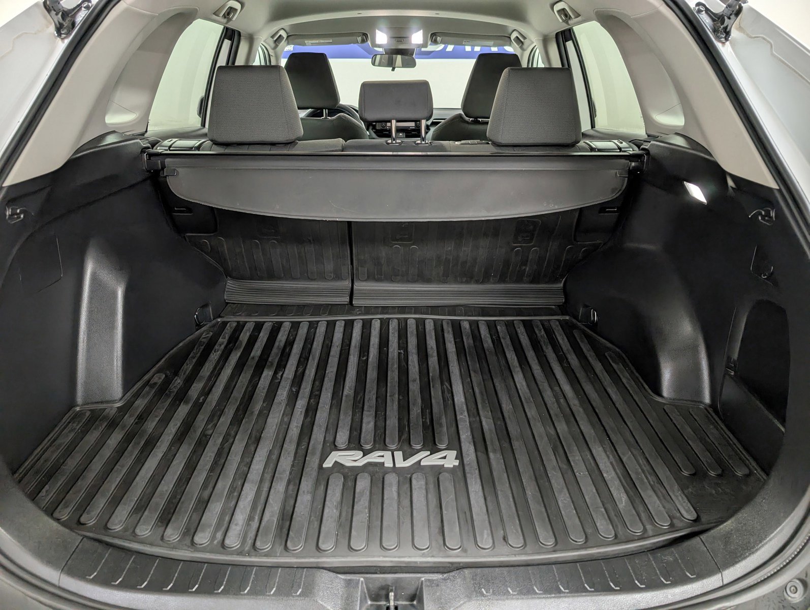 Used 2022 Toyota RAV4 XLE image 21