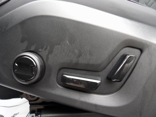 Certified 2025 Volvo XC90 B6 Plus image 13