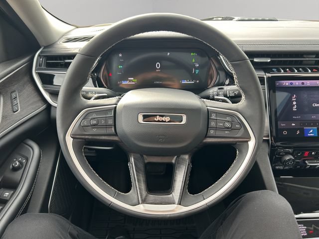 Used 2022 Jeep Grand Cherokee Limited 4xe w/ Luxury Tech Group II AWD/4WD image 15