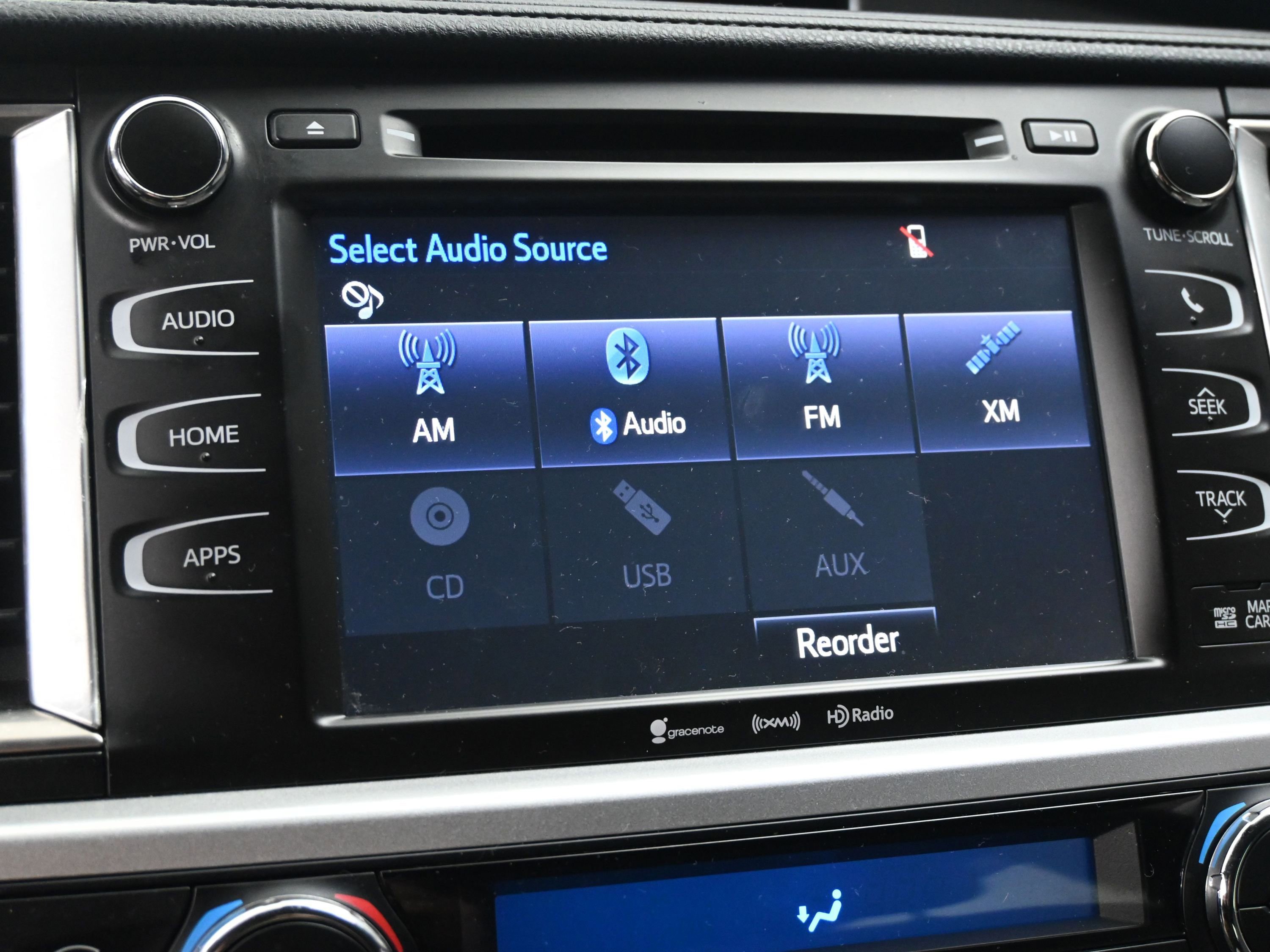 Used 2019 Toyota Highlander XLE image 12