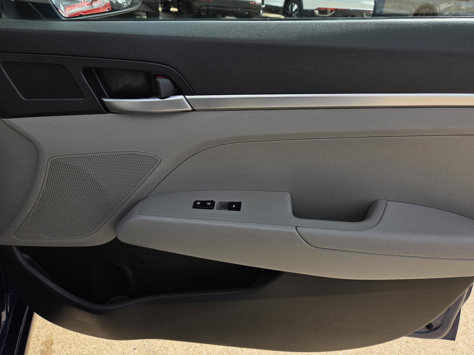 Used 2020 Hyundai Elantra SE FWD image 6