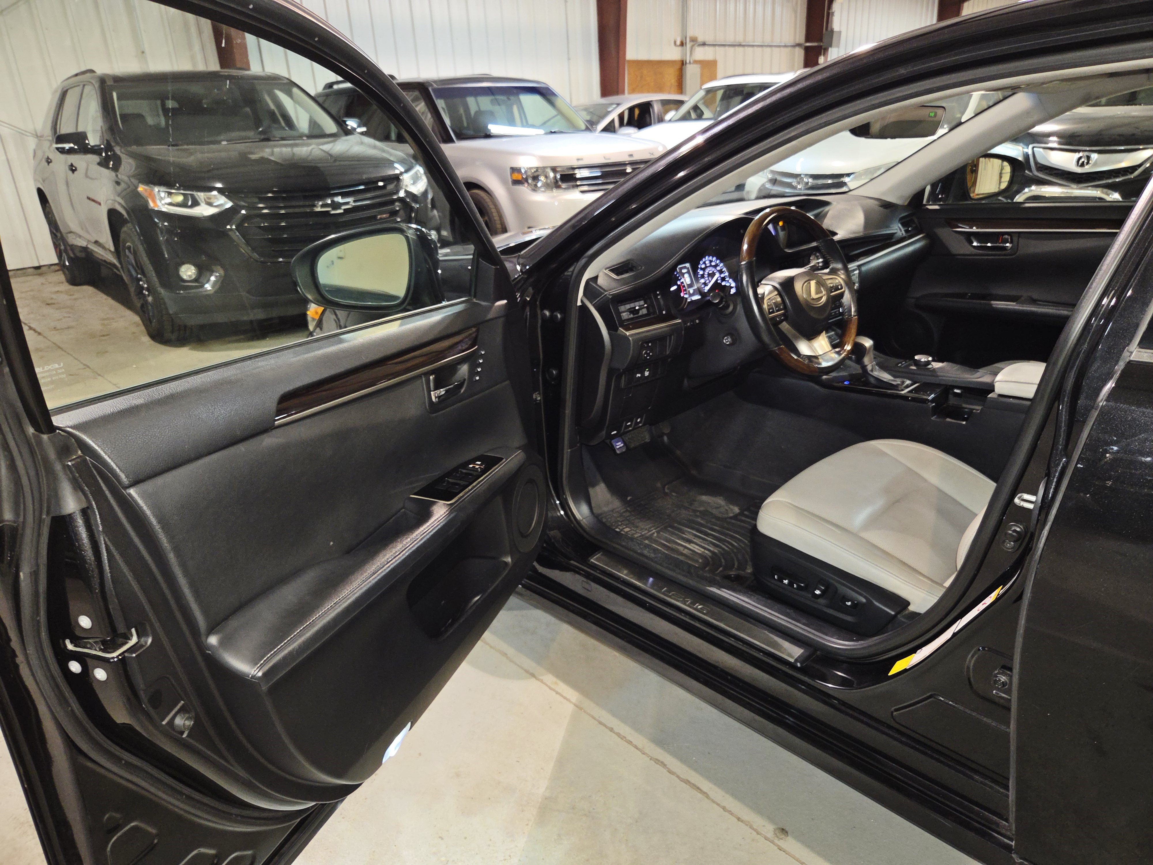 Used 2016 Lexus ES 350 w/ Premium Package w/Wood Trim FWD image 14