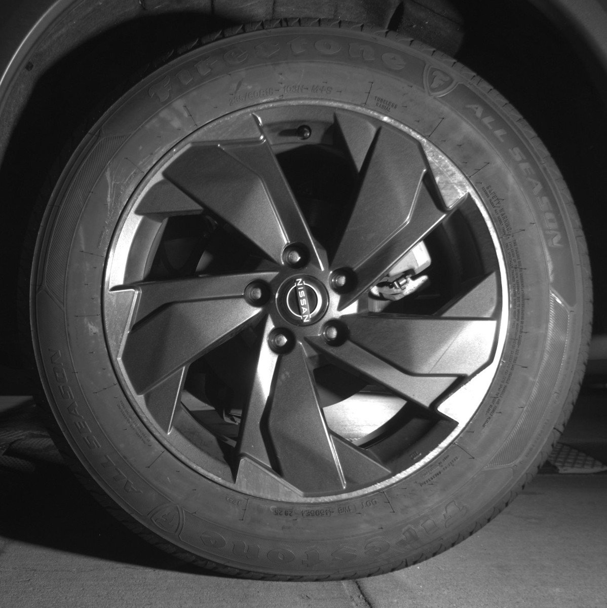 Used 2025 Nissan Rogue SV image 14