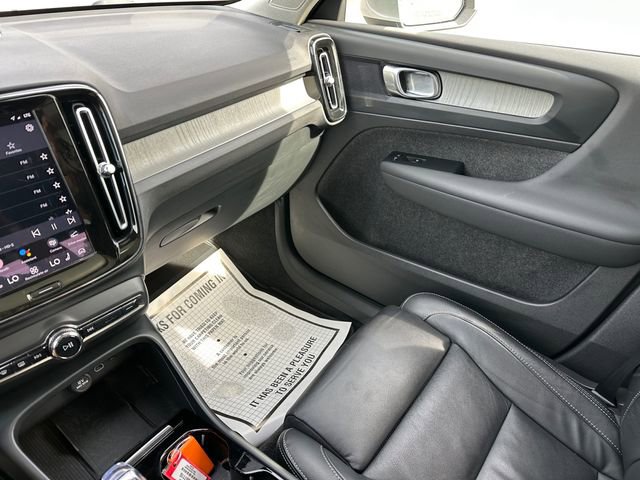 Used 2023 Volvo XC40 B5 Plus AWD/4WD image 29
