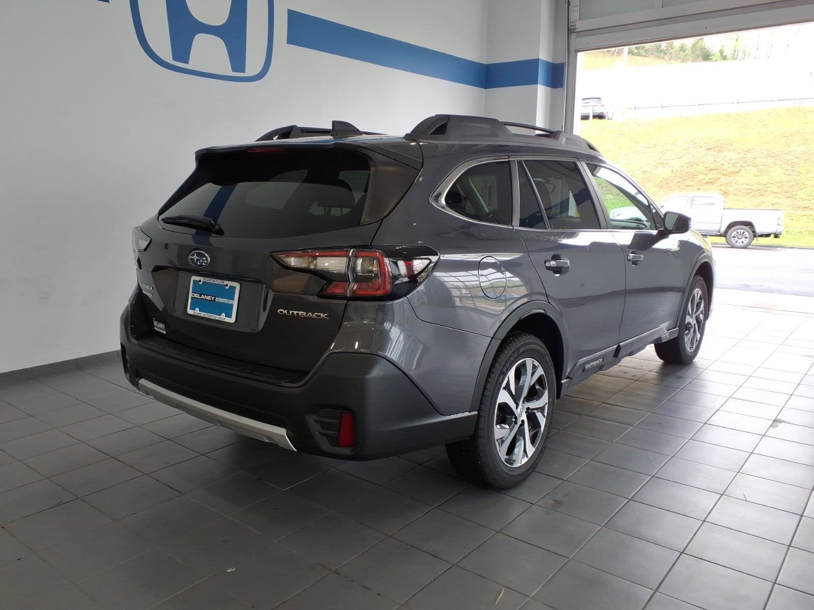 Used 2022 Subaru Outback Limited AWD/4WD image 5