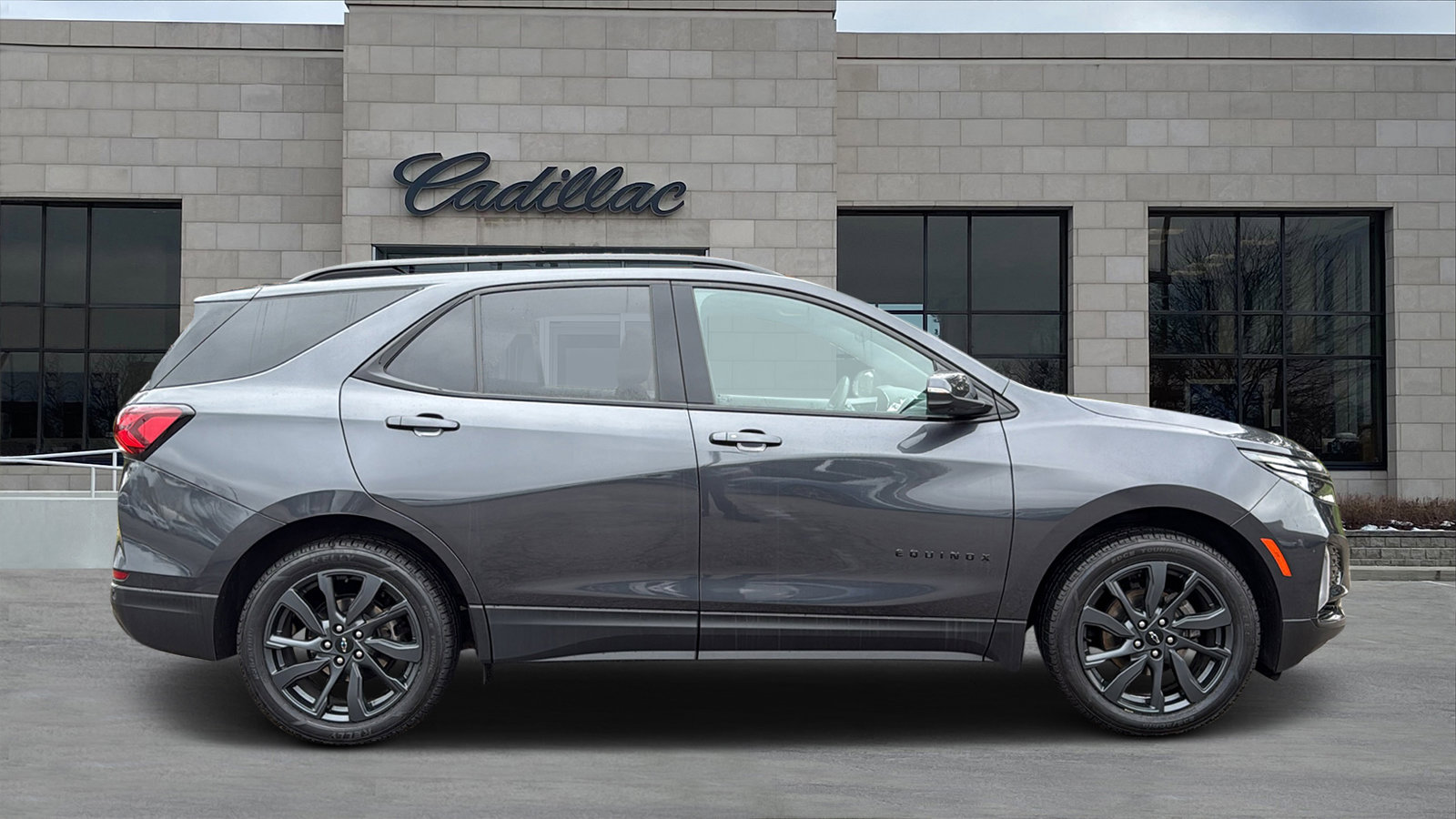 Used 2022 Chevrolet Equinox RS w/ RS Leather Package image 2