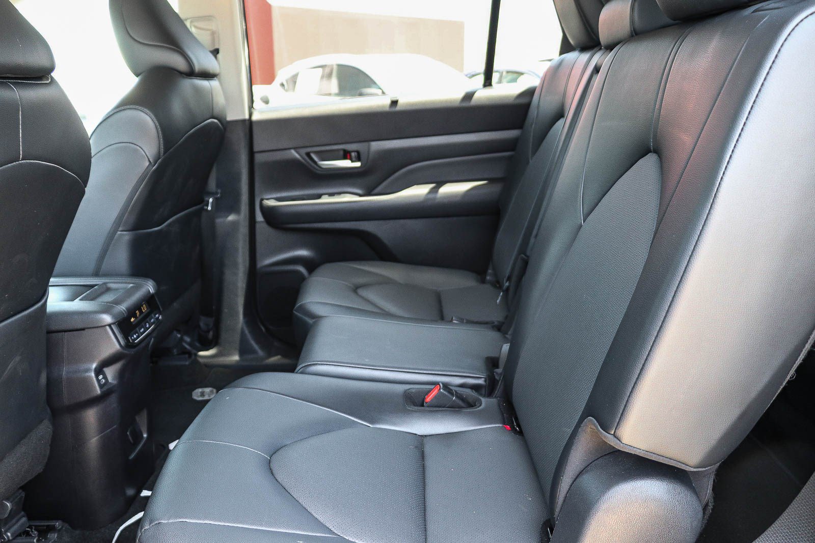 Used 2024 Toyota Grand Highlander XLE FWD image 18
