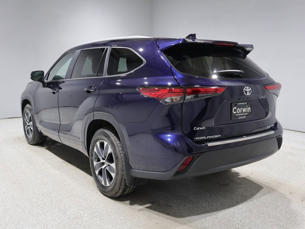 Used 2023 Toyota Highlander XLE image 5