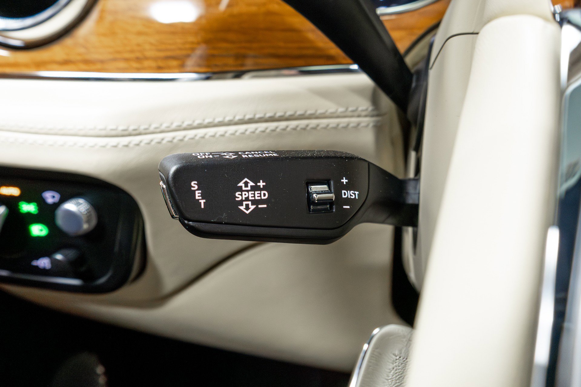 Used 2021 Bentley Bentayga w/ First Edition Specification AWD/4WD image 69