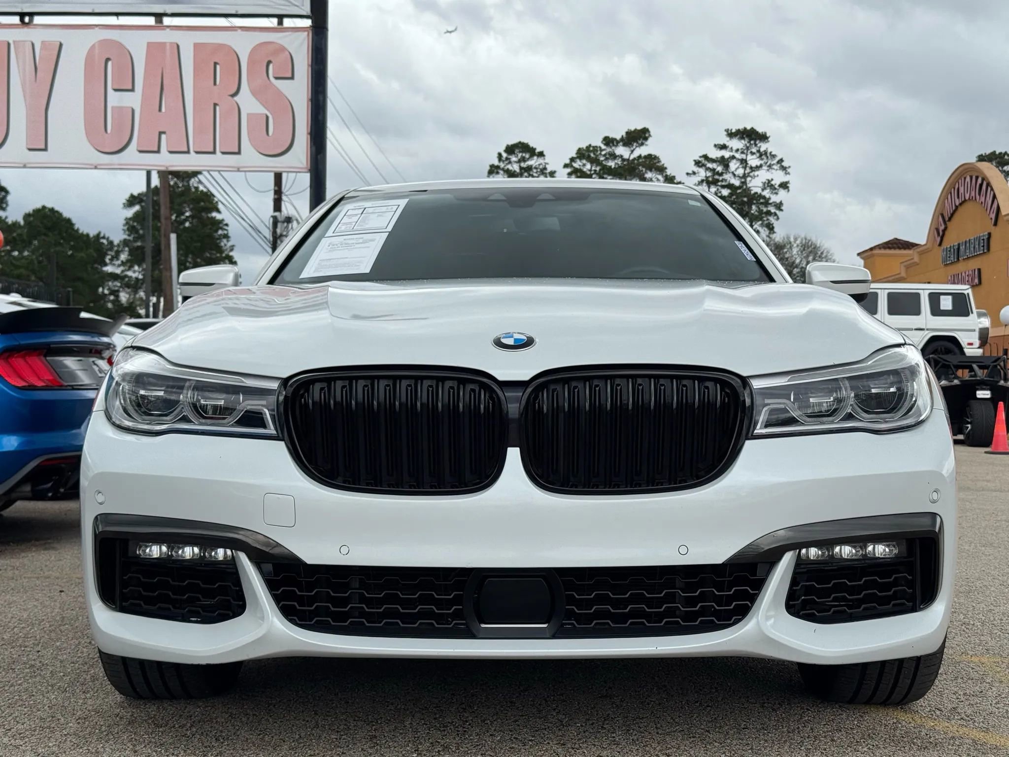 Used 2019 BMW 750i w/ Executive Package image 2