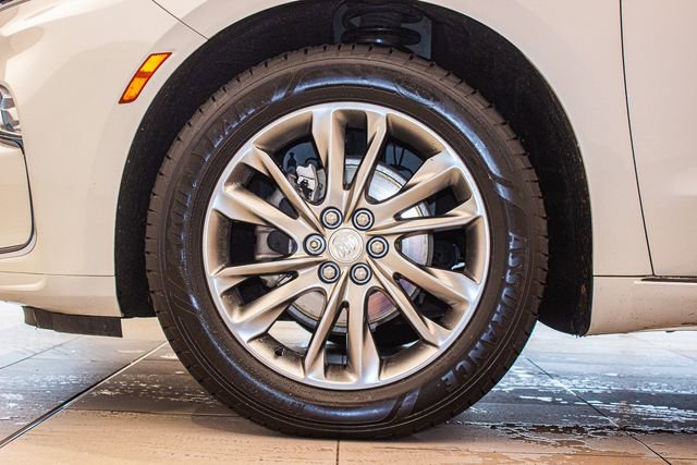 Used 2022 Buick Enclave Avenir w/ Avenir Technology Package image 9