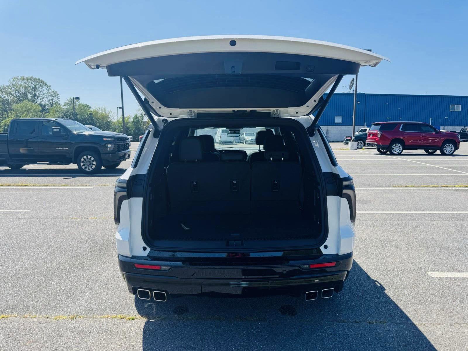 Used 2024 Chevrolet Traverse RS image 41