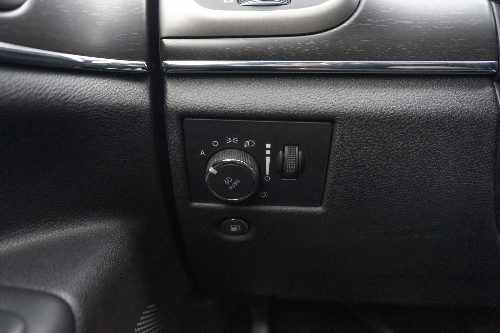 Used 2018 Jeep Grand Cherokee Limited w/ Trailer Tow Group IV image 15