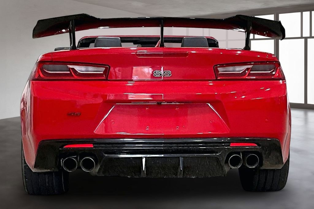 Used 2017 Chevrolet Camaro SS RWD image 4