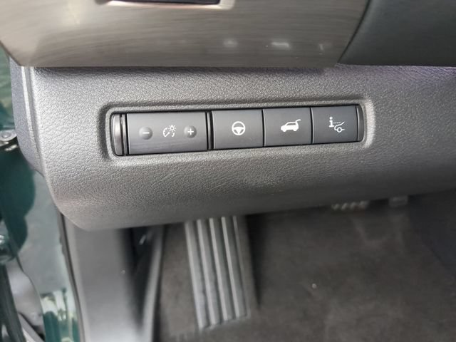 Used 2024 Nissan Pathfinder Platinum w/ Black Appearance Package AWD/4WD image 17