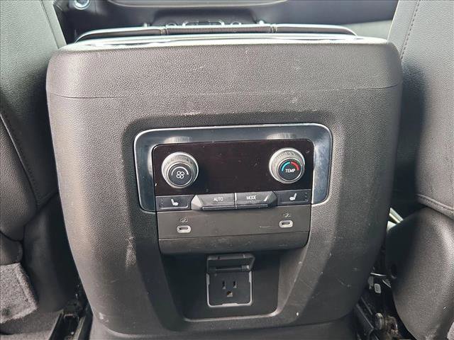 Used 2023 Chevrolet Suburban Premier image 16