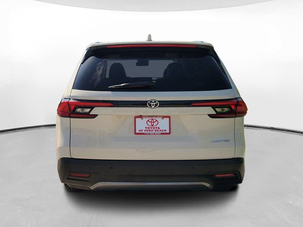 Certified 2024 Toyota Grand Highlander FWD image 5