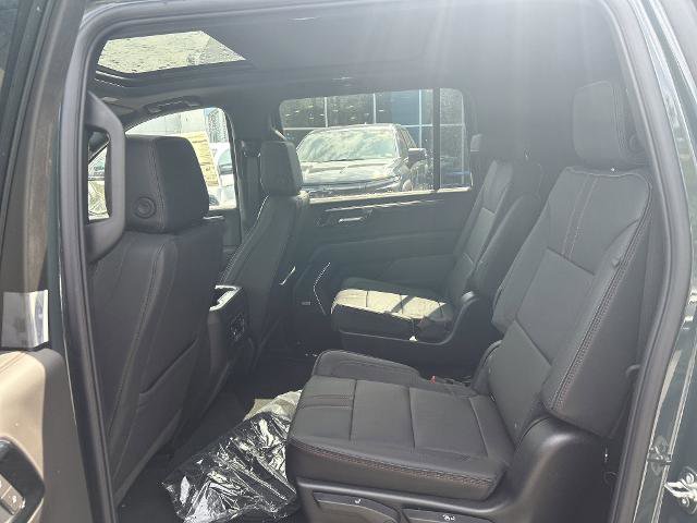 New 2026 Chevrolet Suburban RST w/ Comfort Package AWD/4WD image 9