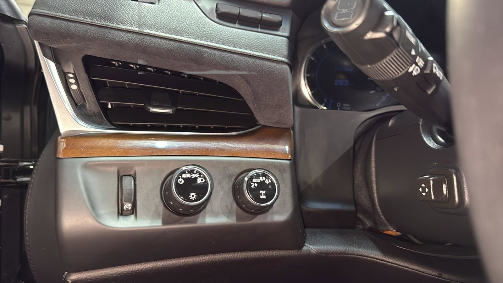 Used 2018 Cadillac Escalade Luxury image 18