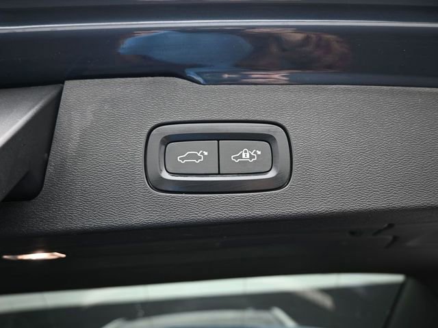 Used 2023 Volvo V60 B5 Cross Country Plus image 30