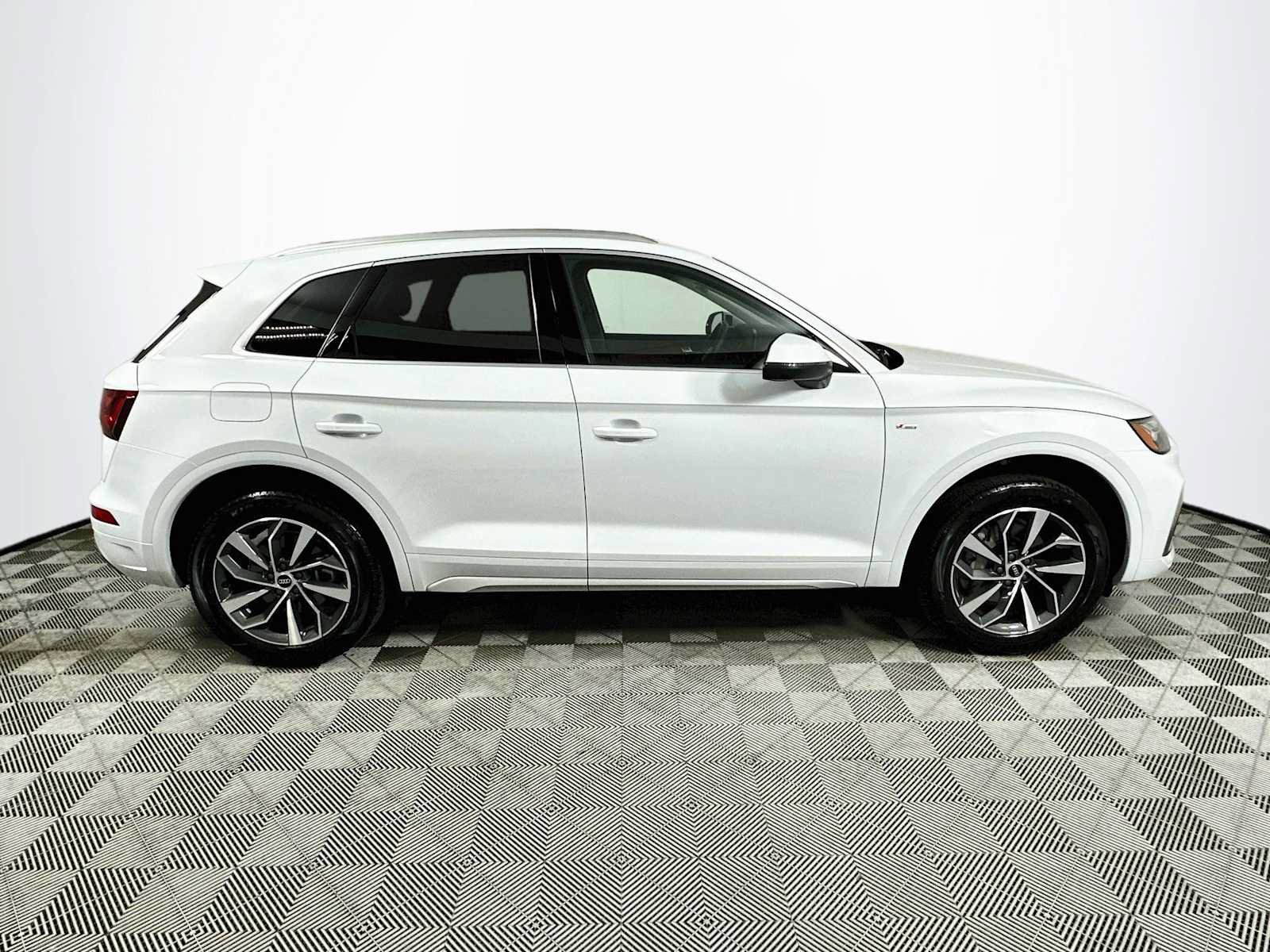 Certified 2023 Audi Q5 2.0T Premium Plus w/ Premium Plus Package AWD/4WD image 8
