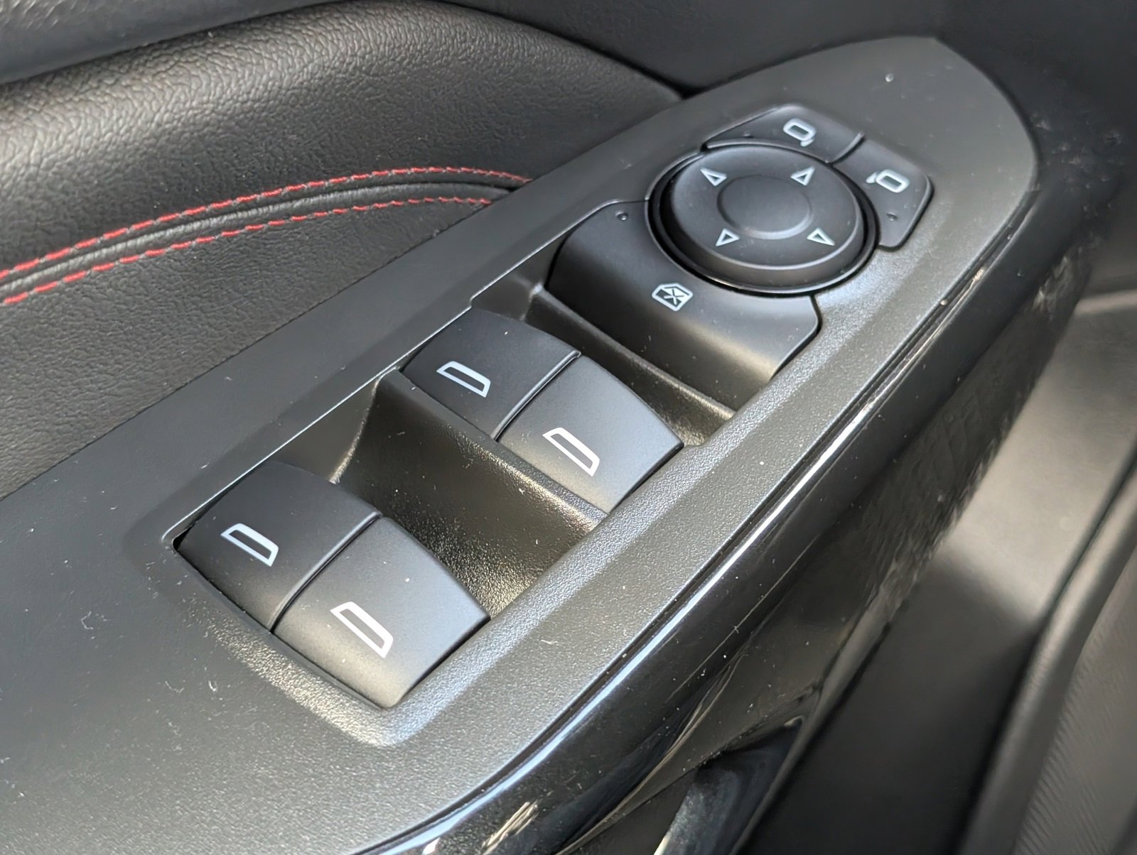 Used 2025 Chevrolet Trax RS w/ Driver Confidence Package image 16